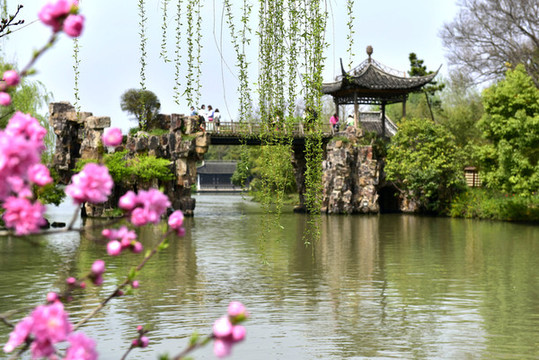 瘦西湖假山小橋