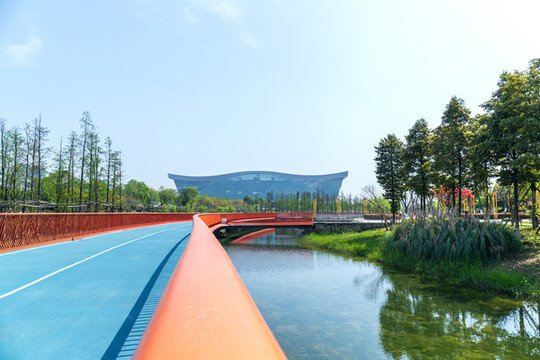 成都錦城公園景觀橋和環(huán)球中心