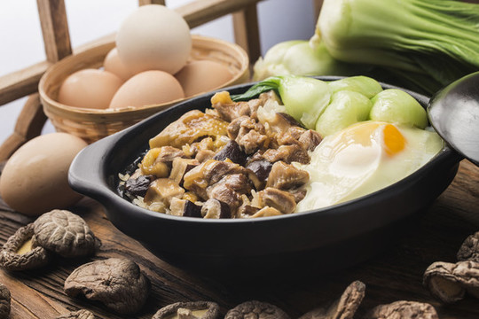 雞肉煲仔飯