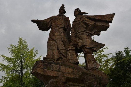 李冰父子雕塑