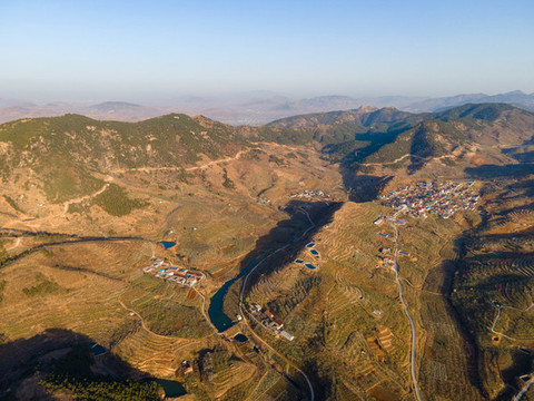 航拍山東沂蒙山區(qū)的山村