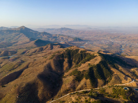 航拍山東沂蒙山區(qū)的山村