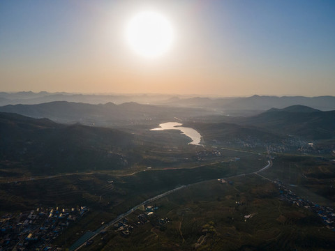 航拍山東沂蒙山區(qū)的山村