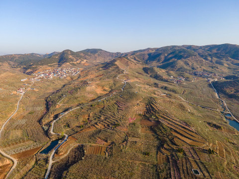 航拍山東沂蒙山區(qū)的山村
