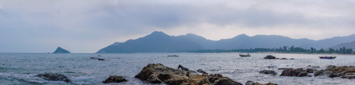 深圳西涌4號海灘視角下的情人島