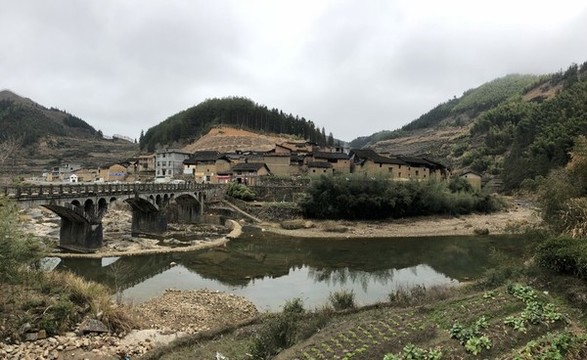 山村小河