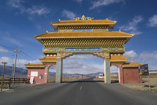 理塘牌坊
