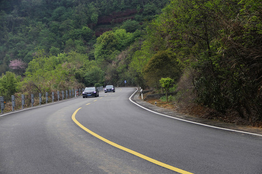 山路行車
