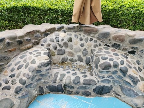 溫泉泡池