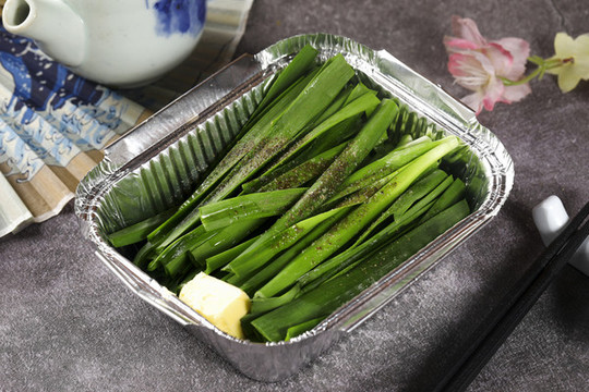 黃油烤韭菜