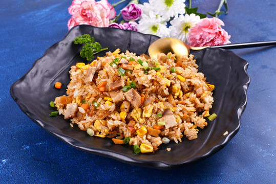 烤肉炒飯高清圖
