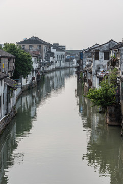 中國(guó)蘇州的山塘街山塘河沿岸建筑