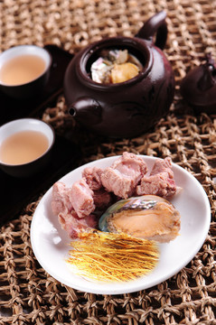 鮑魚(yú)石參根功夫湯