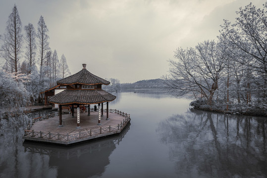 杭州西湖茅家埠景區(qū)陰天景觀