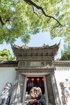 中國(guó)上海的豫園公園正門門口