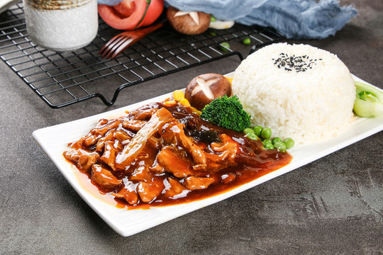 水煮肉片飯