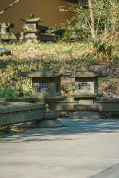 中國(guó)寺廟石燈