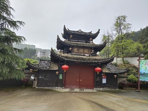 龍洞湖景區(qū)大門