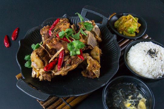 加辣炸排骨飯?zhí)撞? style=