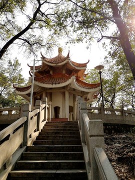 山頂八角亭