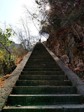 鑿面石材踏步樓梯