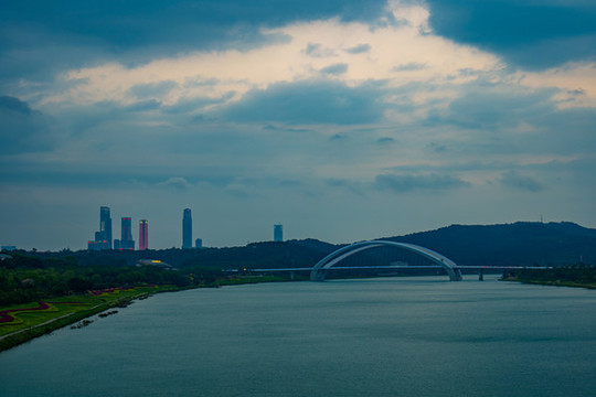 南寧大橋東盟商務(wù)區(qū)邕江夜景