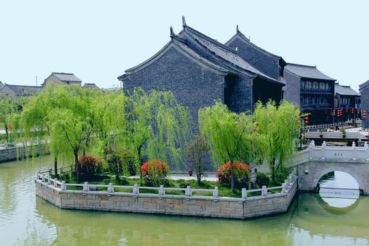柳岸景色