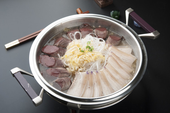 酸菜汆白肉血腸