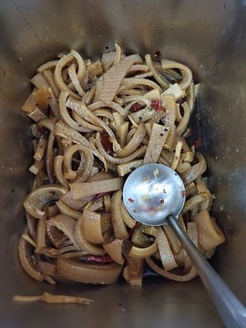 涼拌鹵豬皮