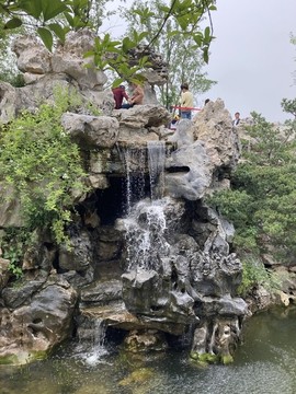 假山瀑布
