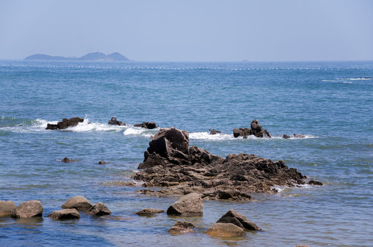 藍色海灘礁石