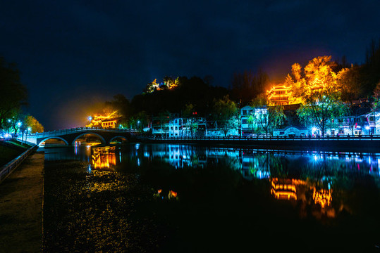 古鎮(zhèn)夜色