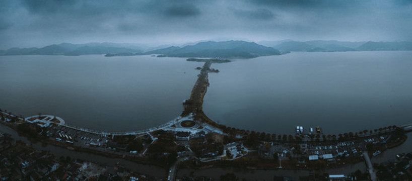 黑云壓湖
