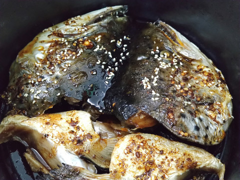 炭烤三文魚(yú)頭