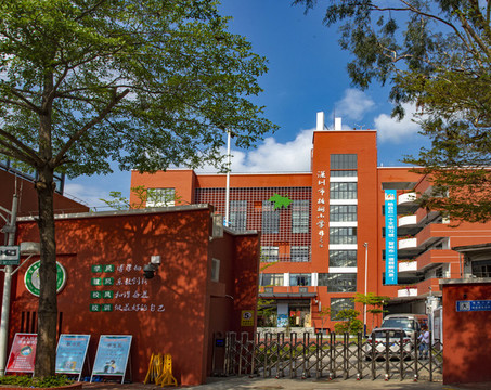 梧桐小學(xué)邊門