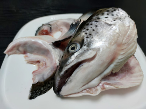三文魚魚頭