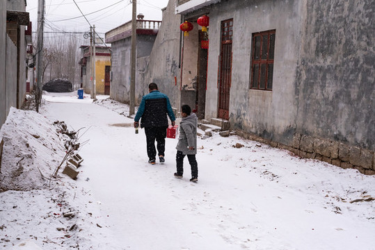 雪中父子