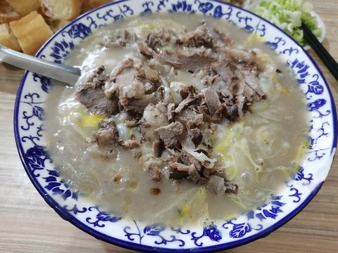 山東省特色早餐美食牛肉糝湯