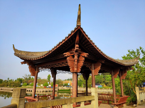 蘭家山公園涼亭樓角