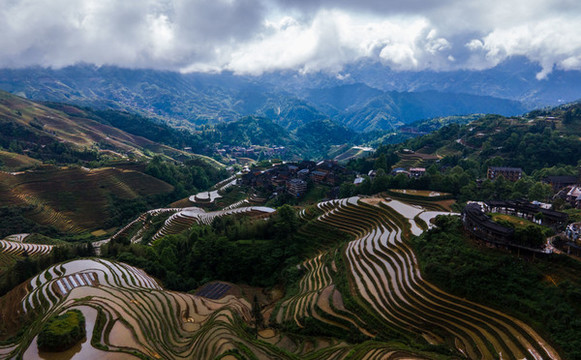龍脊梯田灌水景色