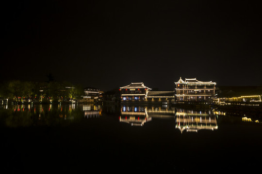 江蘇錦溪古鎮(zhèn)夜景廊橋