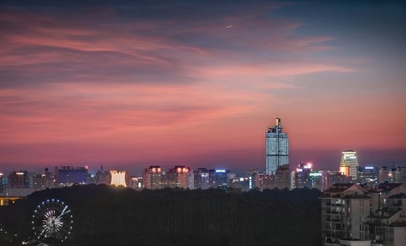 廣西南寧地王大廈金湖廣場(chǎng)夜景