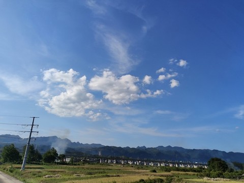 藍(lán)天白云