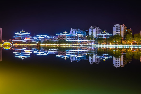 黨河夜色倒影