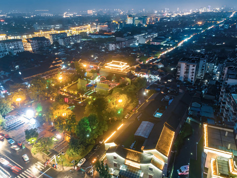 航拍江蘇揚(yáng)州東關(guān)街古城樓夜景