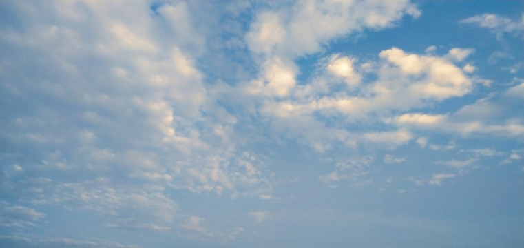 藍(lán)天白云