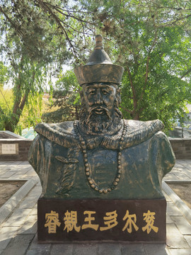 多爾袞雕像