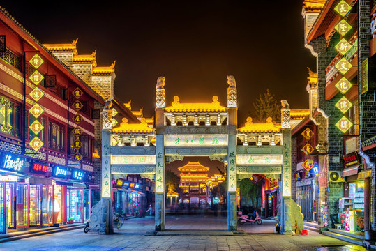中國湖北襄陽古城老街夜景