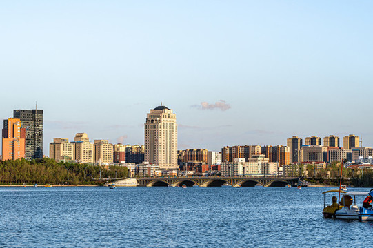 春季的中國(guó)長(zhǎng)春南湖公園風(fēng)景