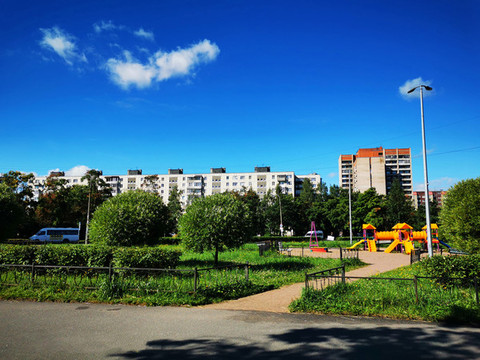藍天白云都市風光